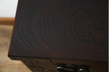 中古　岩谷堂箪笥　桜木作　立派な手打ち金具が目を惹く車箪笥　(R-073557)