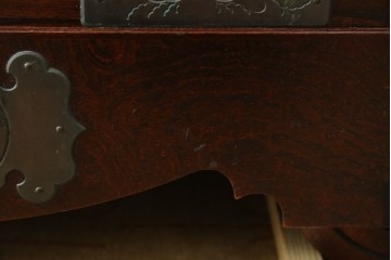 中古　岩谷堂箪笥　桜木作　立派な手打ち金具が目を惹く車箪笥　(R-073557)