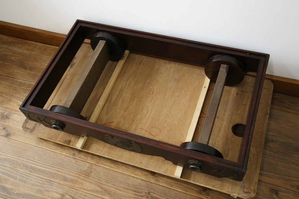 中古　岩谷堂箪笥　桜木作　立派な手打ち金具が目を惹く車箪笥　(R-073557)