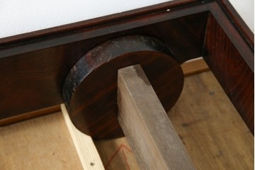 中古　岩谷堂箪笥　桜木作　立派な手打ち金具が目を惹く車箪笥　(R-073557)