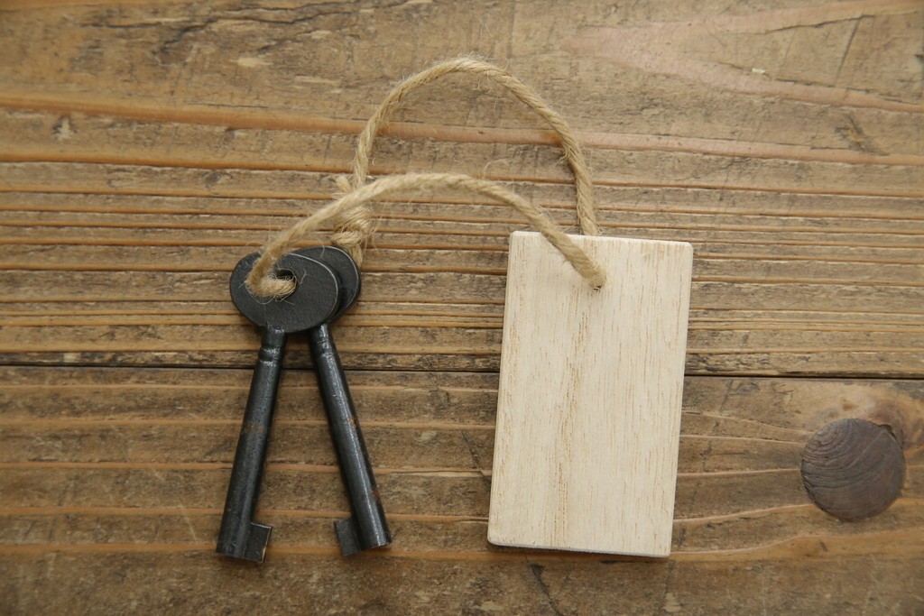 中古　岩谷堂箪笥　桜木作　立派な手打ち金具が目を惹く車箪笥　(R-073557)