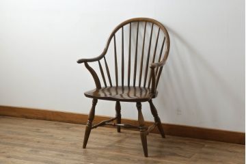 中古　柏木工　ゆったりとした座り心地が魅力的なウィンザーチェア1脚(ウインザーチェア、アームチェア、かしわ木工、KASHIWA、板座チェア、椅子、イス)(R-073558)