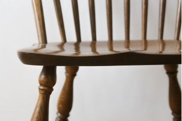 【★K様ご決済用】中古　柏木工　ゆったりとした座り心地が魅力的なウィンザーチェア(ウインザーチェア、かしわ木工、KASHIWA、ダイニングチェア、板座チェア、椅子、イス)(R-073559)