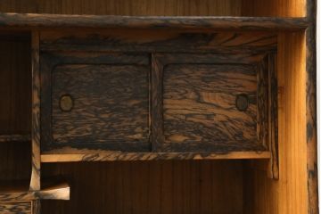 和製アンティーク　前面黒柿　独特な杢目が目を惹く二段重ねの茶箪笥(茶棚、収納棚、戸棚)(R-073560)