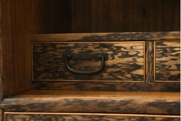 和製アンティーク　前面黒柿　独特な杢目が目を惹く二段重ねの茶箪笥(茶棚、収納棚、戸棚)(R-073560)