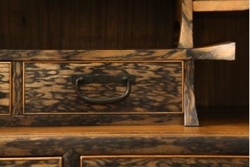 和製アンティーク　前面黒柿　独特な杢目が目を惹く二段重ねの茶箪笥(茶棚、収納棚、戸棚)(R-073560)