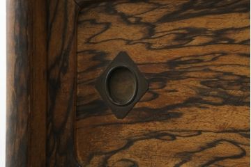 和製アンティーク　前面黒柿　独特な杢目が目を惹く二段重ねの茶箪笥(茶棚、収納棚、戸棚)(R-073560)