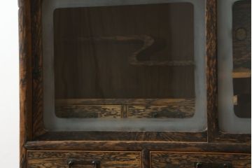 和製アンティーク　前面黒柿　独特な杢目が目を惹く二段重ねの茶箪笥(茶棚、収納棚、戸棚)(R-073560)