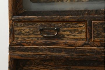 和製アンティーク　前面黒柿　独特な杢目が目を惹く二段重ねの茶箪笥(茶棚、収納棚、戸棚)(R-073560)