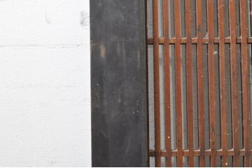 アンティーク建具　鏡板　欅(ケヤキ)材　風情のある佇まいが魅力的な幅広格子帯戸2枚セット(引き戸、格子戸)(R-073571)