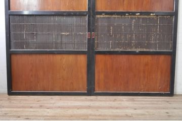 アンティーク建具　鏡板　欅(ケヤキ)材　風情のある佇まいが魅力的な幅広格子帯戸2枚セット(引き戸、格子戸)(R-073571)