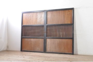 アンティーク建具　鏡板　欅(ケヤキ)材　風情のある佇まいが魅力的な幅広格子帯戸2枚セット(引き戸、格子戸)(R-073572)