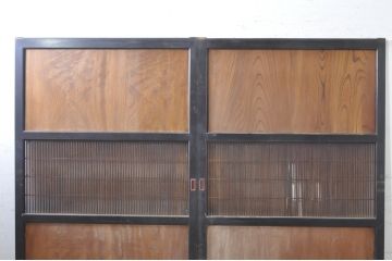 アンティーク建具　鏡板　欅(ケヤキ)材　風情のある佇まいが魅力的な幅広格子帯戸2枚セット(引き戸、格子戸)(R-073572)