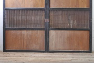 アンティーク建具　鏡板　欅(ケヤキ)材　風情のある佇まいが魅力的な幅広格子帯戸2枚セット(引き戸、格子戸)(R-073572)