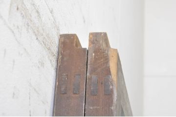 アンティーク建具　鏡板　欅(ケヤキ)材　風情のある佇まいが魅力的な幅広格子帯戸2枚セット(引き戸、格子戸)(R-073572)