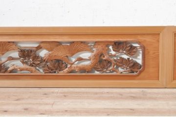 ビンテージ建具　躍動感あふれる鶴と松が目を惹く彫刻欄間2枚セット(明かり取り、明り取り、ヴィンテージ)(R-073598)