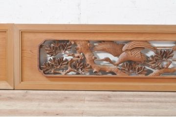 ビンテージ建具　躍動感あふれる鶴と松が目を惹く彫刻欄間2枚セット(明かり取り、明り取り、ヴィンテージ)(R-073598)
