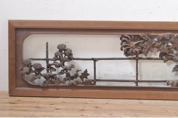 アンティーク建具　井波彫刻　横山一夢　一夢刀　欅(ケヤキ)材　力強い菊の図柄が美しい彫刻欄間2枚セット(明り取り、明かり取り、在銘あり)(R-073600)