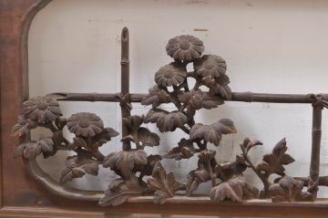 アンティーク建具　井波彫刻　横山一夢　一夢刀　欅(ケヤキ)材　力強い菊の図柄が美しい彫刻欄間2枚セット(明り取り、明かり取り、在銘あり)(R-073600)