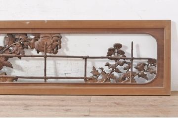 アンティーク建具　井波彫刻　横山一夢　一夢刀　欅(ケヤキ)材　力強い菊の図柄が美しい彫刻欄間2枚セット(明り取り、明かり取り、在銘あり)(R-073600)