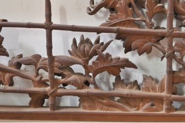 アンティーク建具　井波彫刻　横山一夢　一夢刀　欅(ケヤキ)材　力強い菊の図柄が美しい彫刻欄間2枚セット(明り取り、明かり取り、在銘あり)(R-073600)