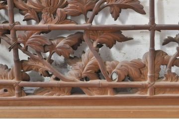 アンティーク建具　井波彫刻　横山一夢　一夢刀　欅(ケヤキ)材　力強い菊の図柄が美しい彫刻欄間2枚セット(明り取り、明かり取り、在銘あり)(R-073600)