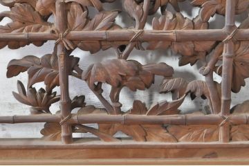 アンティーク建具　井波彫刻　横山一夢　一夢刀　欅(ケヤキ)材　力強い菊の図柄が美しい彫刻欄間2枚セット(明り取り、明かり取り、在銘あり)(R-073600)