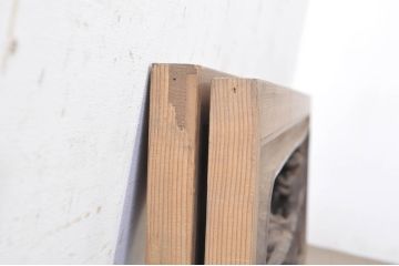 アンティーク建具　井波彫刻　横山一夢　一夢刀　欅(ケヤキ)材　力強い菊の図柄が美しい彫刻欄間2枚セット(明り取り、明かり取り、在銘あり)(R-073600)