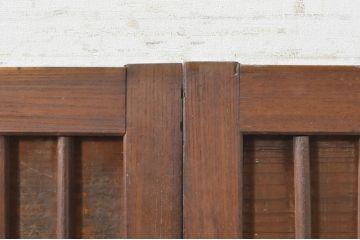 アンティーク建具　欅(ケヤキ)材枠　和の空間を演出する縦桟板戸窓2枚セット(引き戸、格子戸)(R-073610)