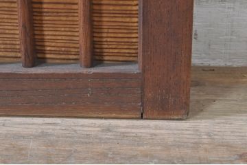 アンティーク建具　欅(ケヤキ)材枠　和の空間を演出する縦桟板戸窓2枚セット(引き戸、格子戸)(R-073610)