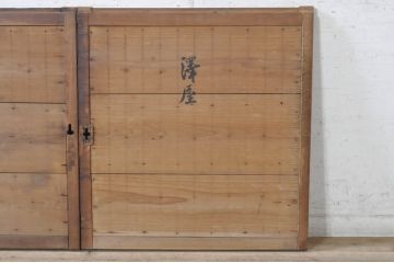 アンティーク建具　欅(ケヤキ)材枠　和の空間を演出する縦桟板戸窓2枚セット(引き戸、格子戸)(R-073610)