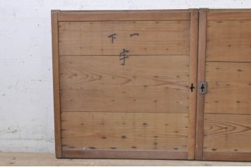 アンティーク建具　欅(ケヤキ)材枠　和の空間を演出する縦桟板戸窓2枚セット(引き戸、格子戸)(R-073611)