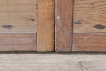 アンティーク建具　欅(ケヤキ)材枠　和の空間を演出する縦桟板戸窓2枚セット(引き戸、格子戸)(R-073611)