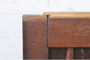 アンティーク建具　欅(ケヤキ)材枠　和の空間を演出する縦桟板戸窓2枚セット(引き戸、格子戸)(R-073612)