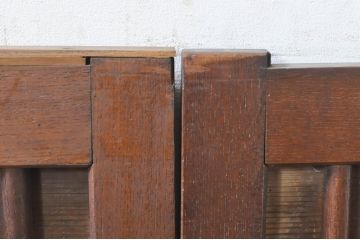 アンティーク建具　欅(ケヤキ)材枠　和の空間を演出する縦桟板戸窓2枚セット(引き戸、格子戸)(R-073612)