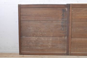 アンティーク建具　欅(ケヤキ)材枠　和の空間を演出する縦桟板戸窓2枚セット(引き戸、格子戸)(R-073612)