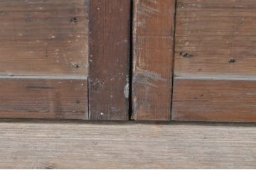 アンティーク建具　欅(ケヤキ)材枠　和の空間を演出する縦桟板戸窓2枚セット(引き戸、格子戸)(R-073612)
