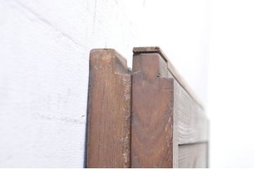 アンティーク建具　欅(ケヤキ)材枠　和の空間を演出する縦桟板戸窓2枚セット(引き戸、格子戸)(R-073612)