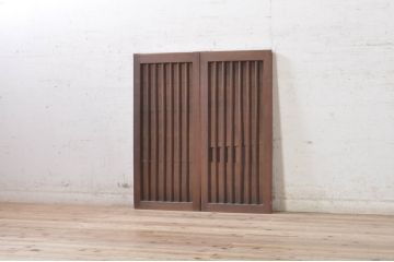 アンティーク建具　欅(ケヤキ)材枠　和の空間を演出する縦桟板戸窓2枚セット(引き戸、格子戸)(R-073613)