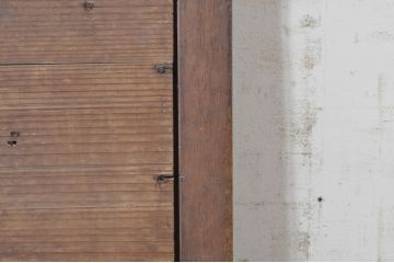 アンティーク建具　欅(ケヤキ)材枠　和の空間を演出する縦桟板戸窓2枚セット(引き戸、格子戸)(R-073613)