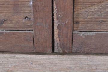 アンティーク建具　欅(ケヤキ)材枠　和の空間を演出する縦桟板戸窓2枚セット(引き戸、格子戸)(R-073613)