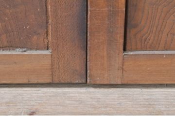 アンティーク建具　総欅(ケヤキ)材　経年を感じさせる木味が魅力の板戸窓2枚セット(引き戸)(R-073615)