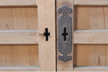 アンティーク建具　檜(ヒノキ)材　明るい木味であたたかな空間を演出する横桟板戸窓2枚セット(舞良戸、引き戸、まいらど)(R-073617)