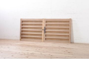 アンティーク建具　檜(ヒノキ)材　明るい木味であたたかな空間を演出する横桟板戸窓2枚セット(舞良戸、引き戸、まいらど)(R-073618)
