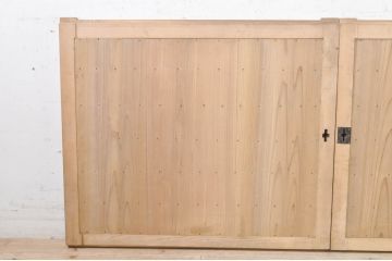 アンティーク建具　檜(ヒノキ)材　明るい木味であたたかな空間を演出する横桟板戸窓2枚セット(舞良戸、引き戸、まいらど)(R-073618)