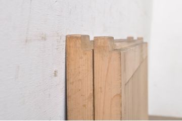 アンティーク建具　檜(ヒノキ)材　明るい木味であたたかな空間を演出する横桟板戸窓2枚セット(舞良戸、引き戸、まいらど)(R-073618)