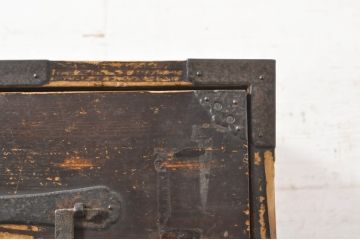 和製アンティーク　総杉(スギ)材　観音扉付き　重厚感のある佇まいが魅力の東北帳場箪笥(収納箪笥、整理タンス、時代箪笥、和たんす、引き出し)(R-073622)