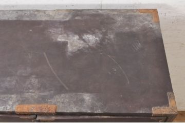 和製アンティーク　龍の金具!!　総欅(ケヤキ)材　手打ち金具　木地呂塗り　趣のある佇まいが魅力の観音開き仙台帳場箪笥(仙台箪笥、時代箪笥、観音箪笥、収納棚、戸棚、整理タンス、収納たんす、引き出し)(R-073623)