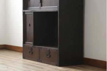 和製アンティーク　前面欅(ケヤキ)材　使い込まれた風合いが魅力的な収納箪笥(帳場箪笥、時代箪笥、収納棚、戸棚)(R-073625)