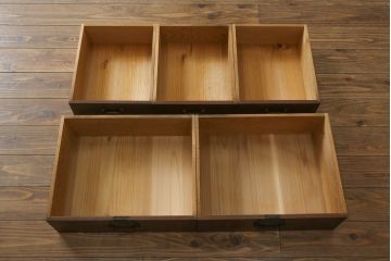 和製アンティーク　前面欅(ケヤキ)材　使い込まれた風合いが魅力的な収納箪笥(帳場箪笥、時代箪笥、収納棚、戸棚)(R-073625)